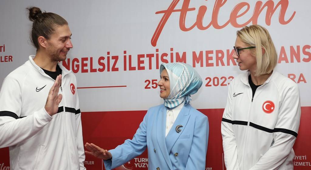 AİLEM Engelsiz İletişim Merkezi açılışında konuşan Bakan Göktaş, 600 bini aşkın işitme kaybı yaşayan insanın hayatını kolaylaştıracaklarını söyledi. 