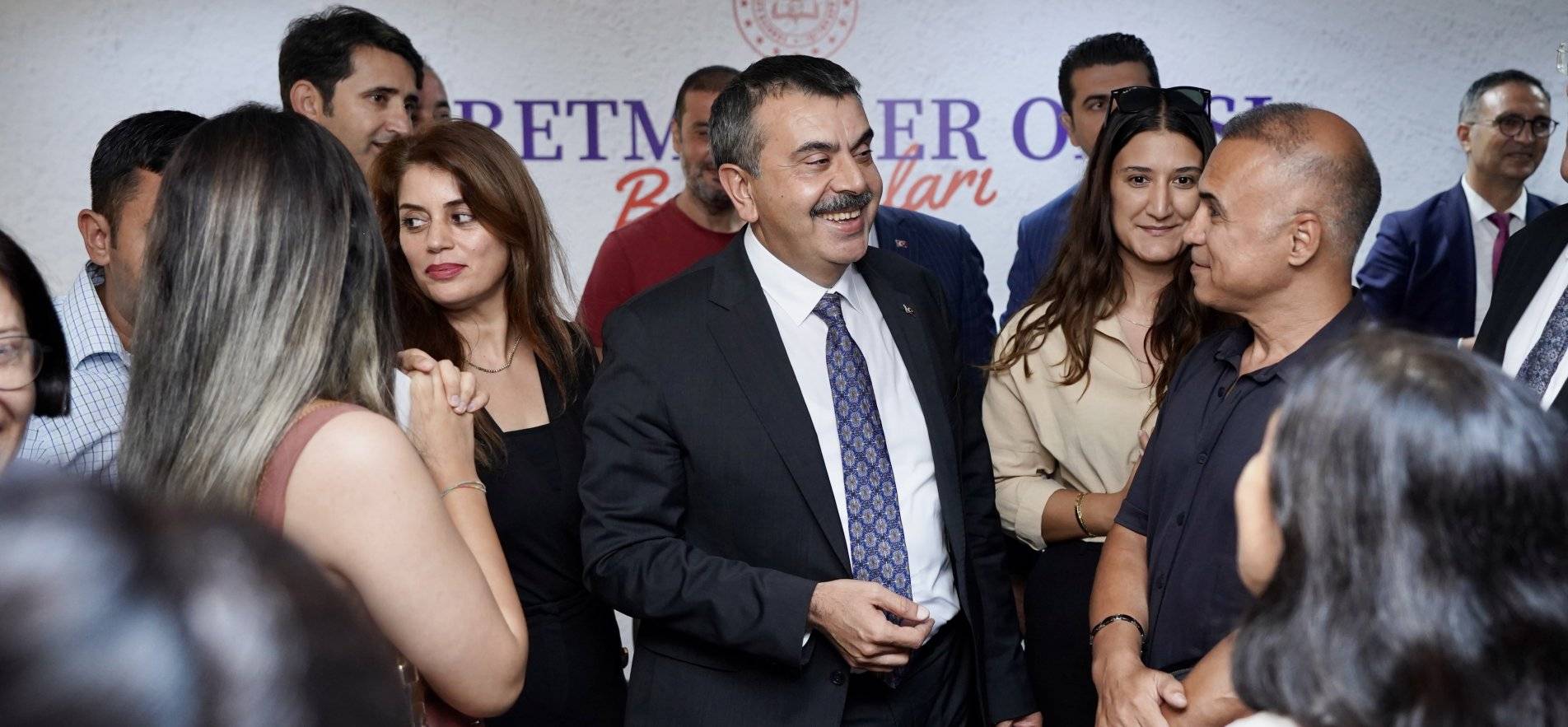 Kasım ara tatili Ne zaman olacak ? Öğretmenler Kasım ara tatilinde okula gelecek mi ? MEB Bakanı Tekin, sorulara yanıt verdi. 