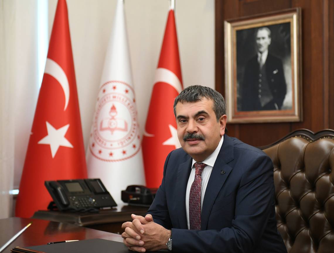 Milli Eğtim Bakanı Tekin, belediyelerin okul projelerinde bürokratik sıkıntılar çıkartabildiğine dikkat çekti.
